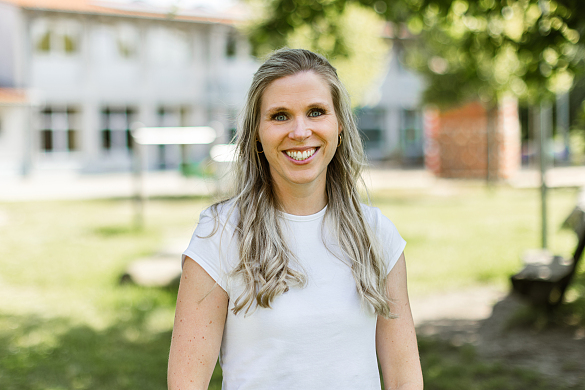 Frau Jajes (Fachkraft Englisch + Sport)